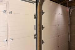 Bramy-garazowe-z-drzwiami-i-bez-od-wewnatrz-po-montazu